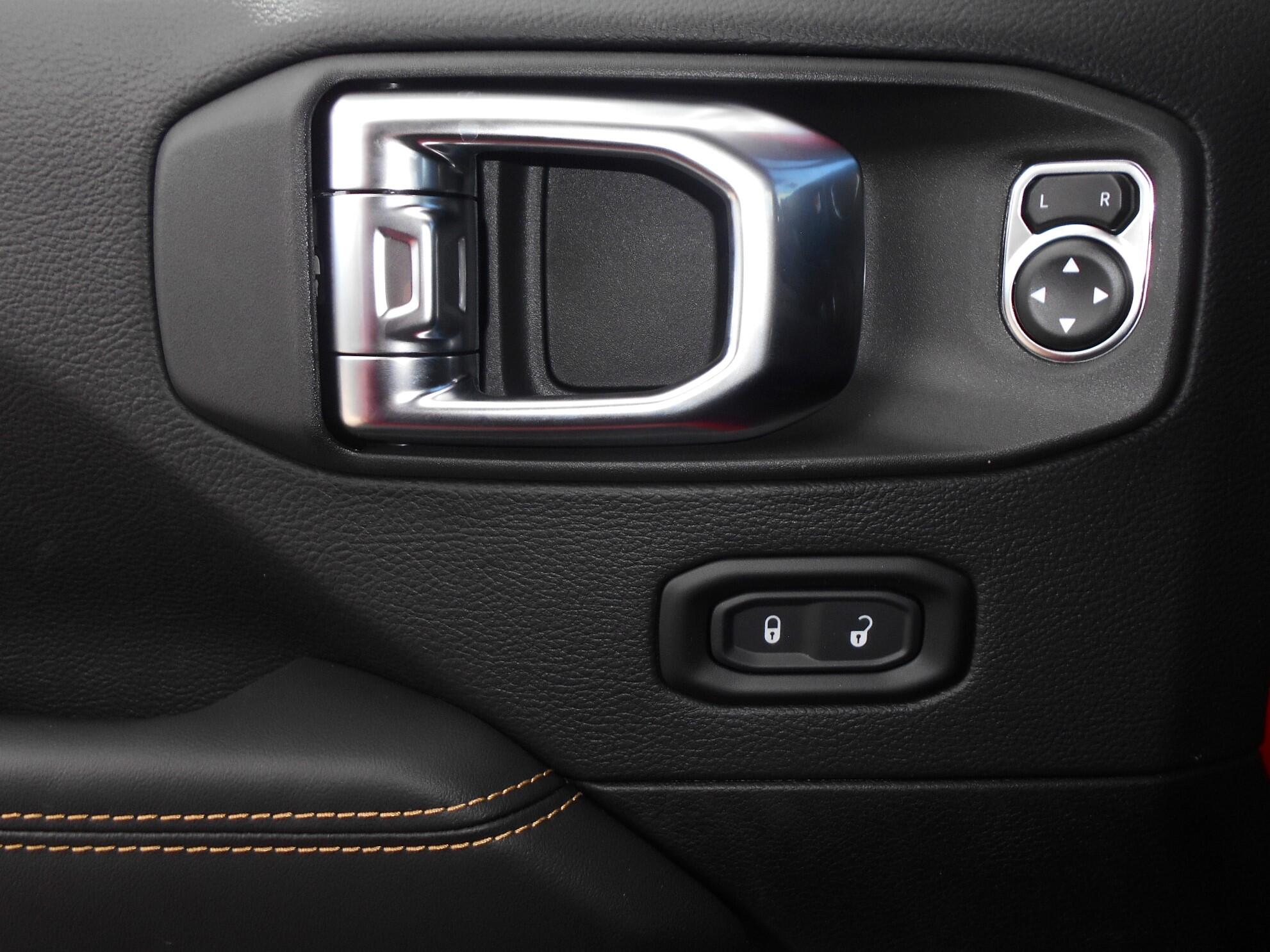 2025 Jeep Wrangler 4-Door Sahara - Photo 19