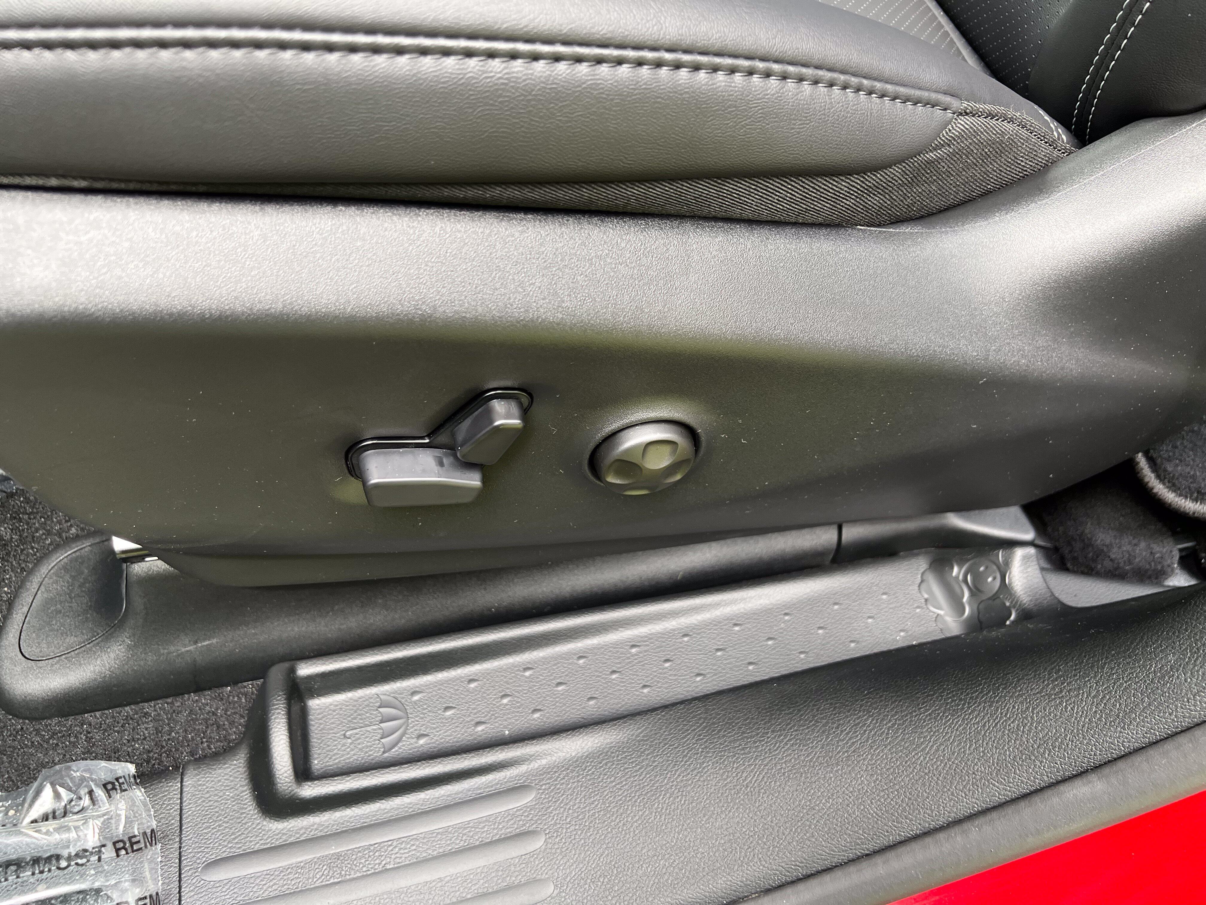 2026 Chrysler Pacifica Select - Photo 18