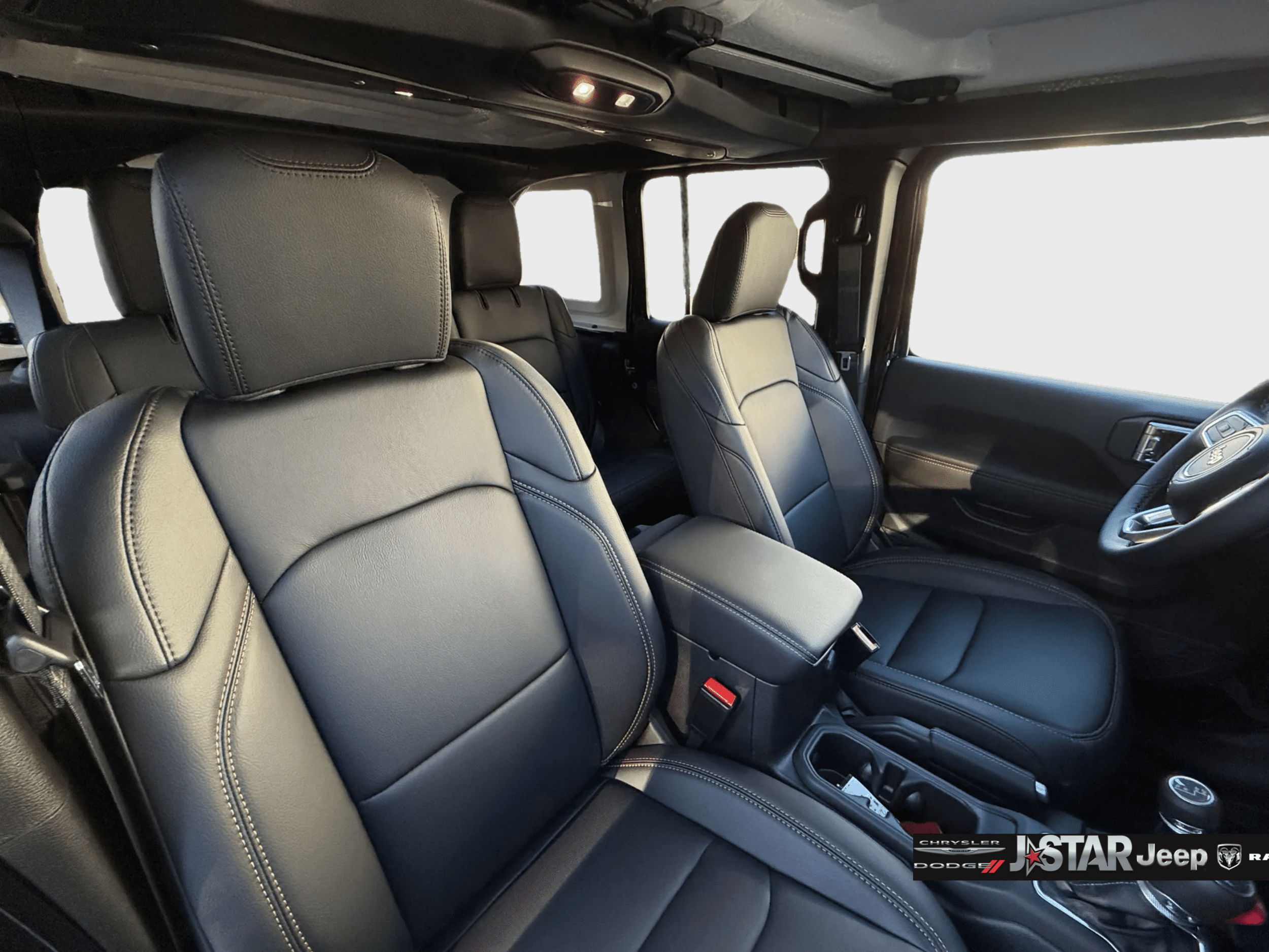 2025 Jeep Wrangler 4-Door Sahara - Photo 13