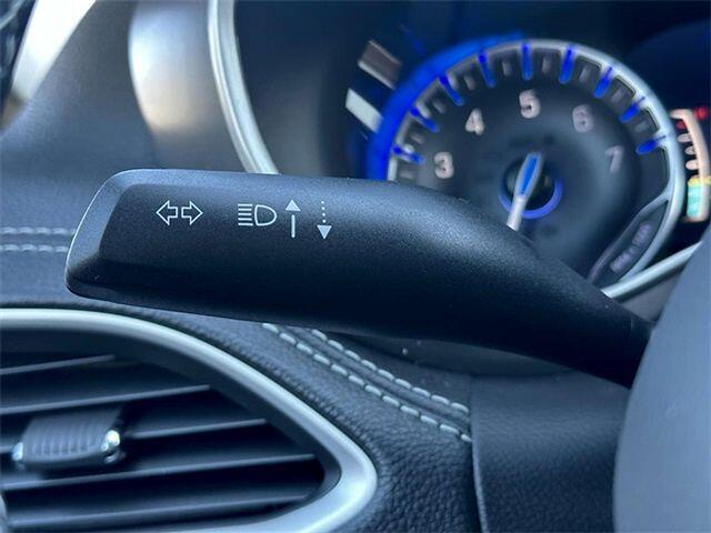 2025 Chrysler Pacifica Select - Photo 13