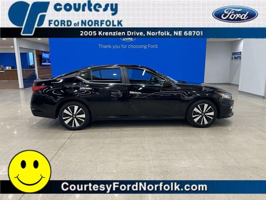 Used 2021 Nissan Altima SV with VIN 1N4BL4DV8MN340539 for sale in Norfolk, NE