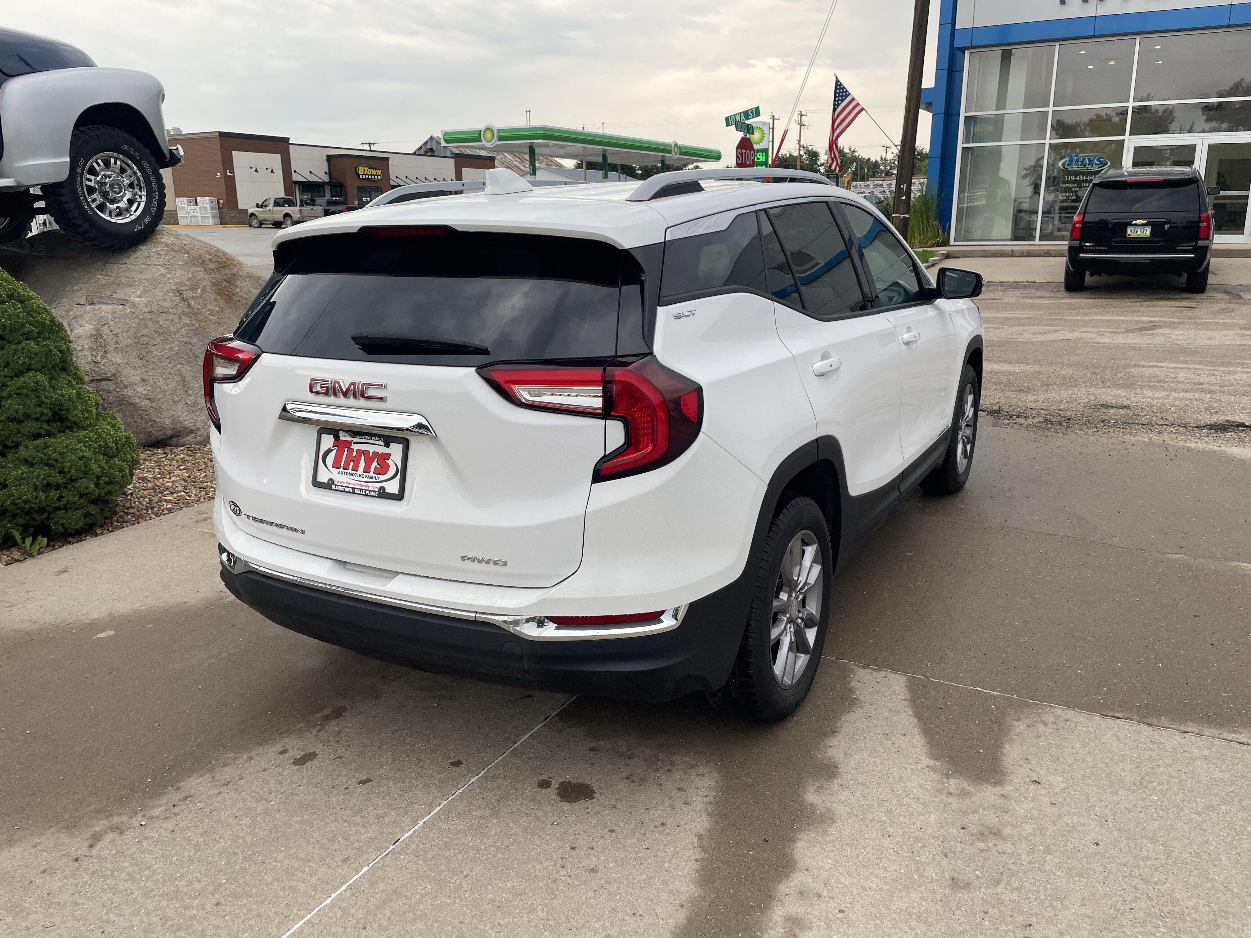 2024 GMC Terrain SLT - Photo 7
