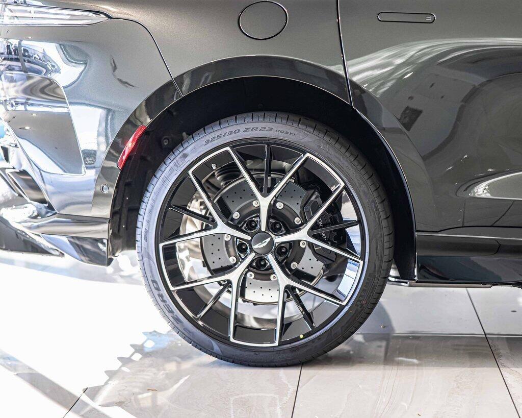 2026 Aston Martin DBX 707 - Photo 11
