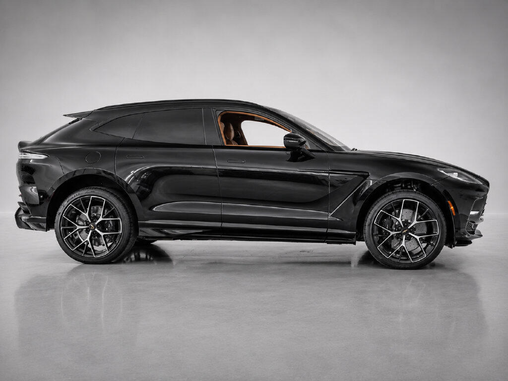 2026 Aston Martin DBX 707 - Photo 9