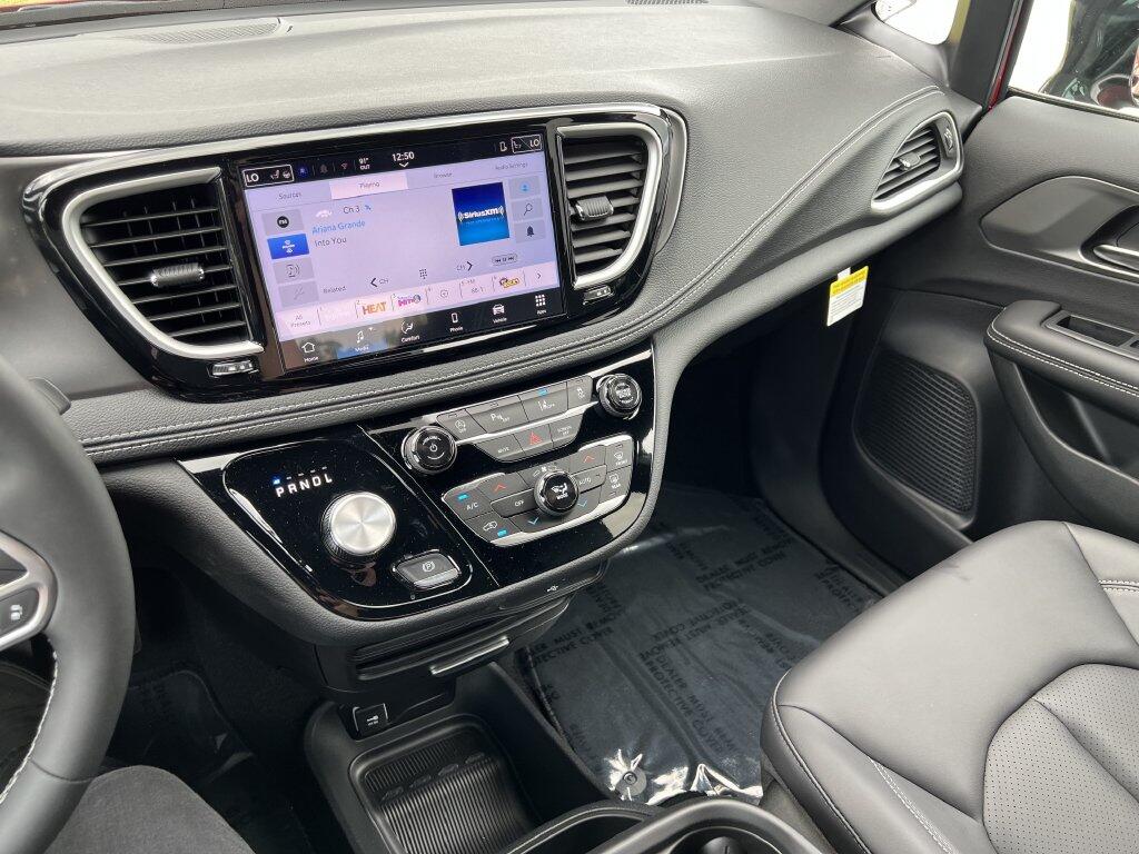 2026 Chrysler Pacifica Select - Photo 14