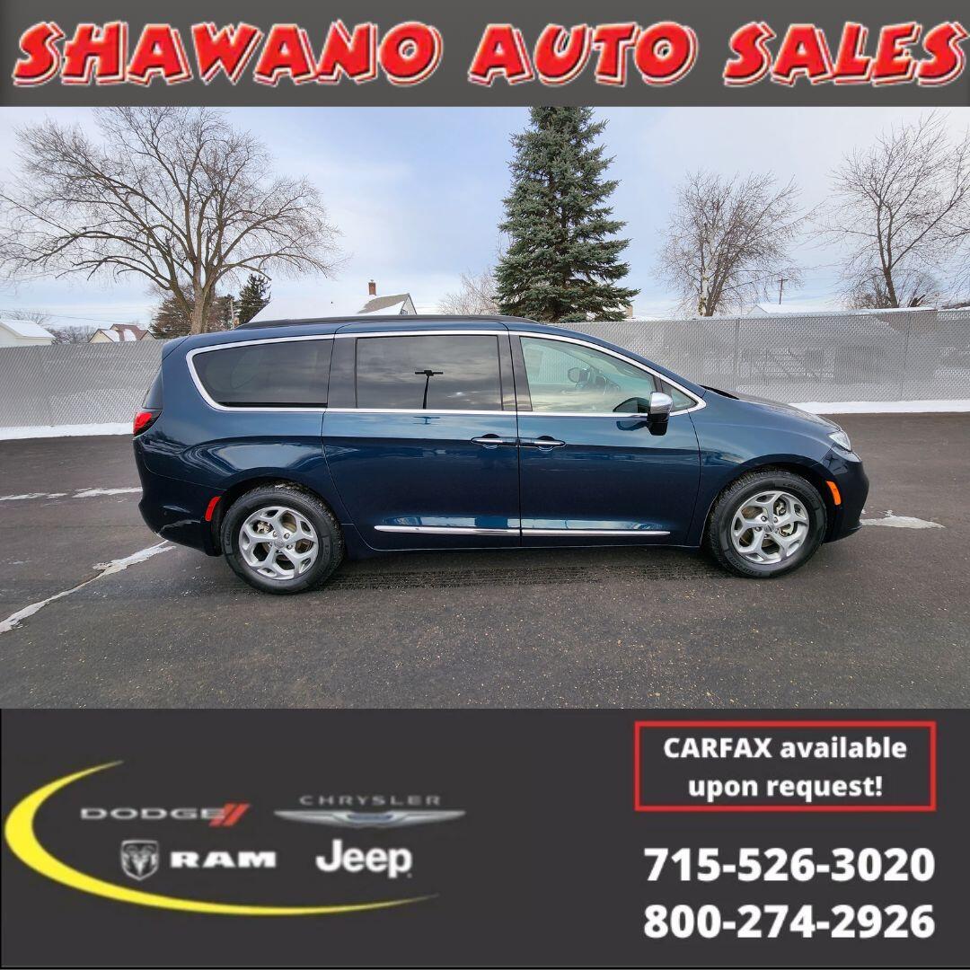 2023 Chrysler Pacifica Limited's photo