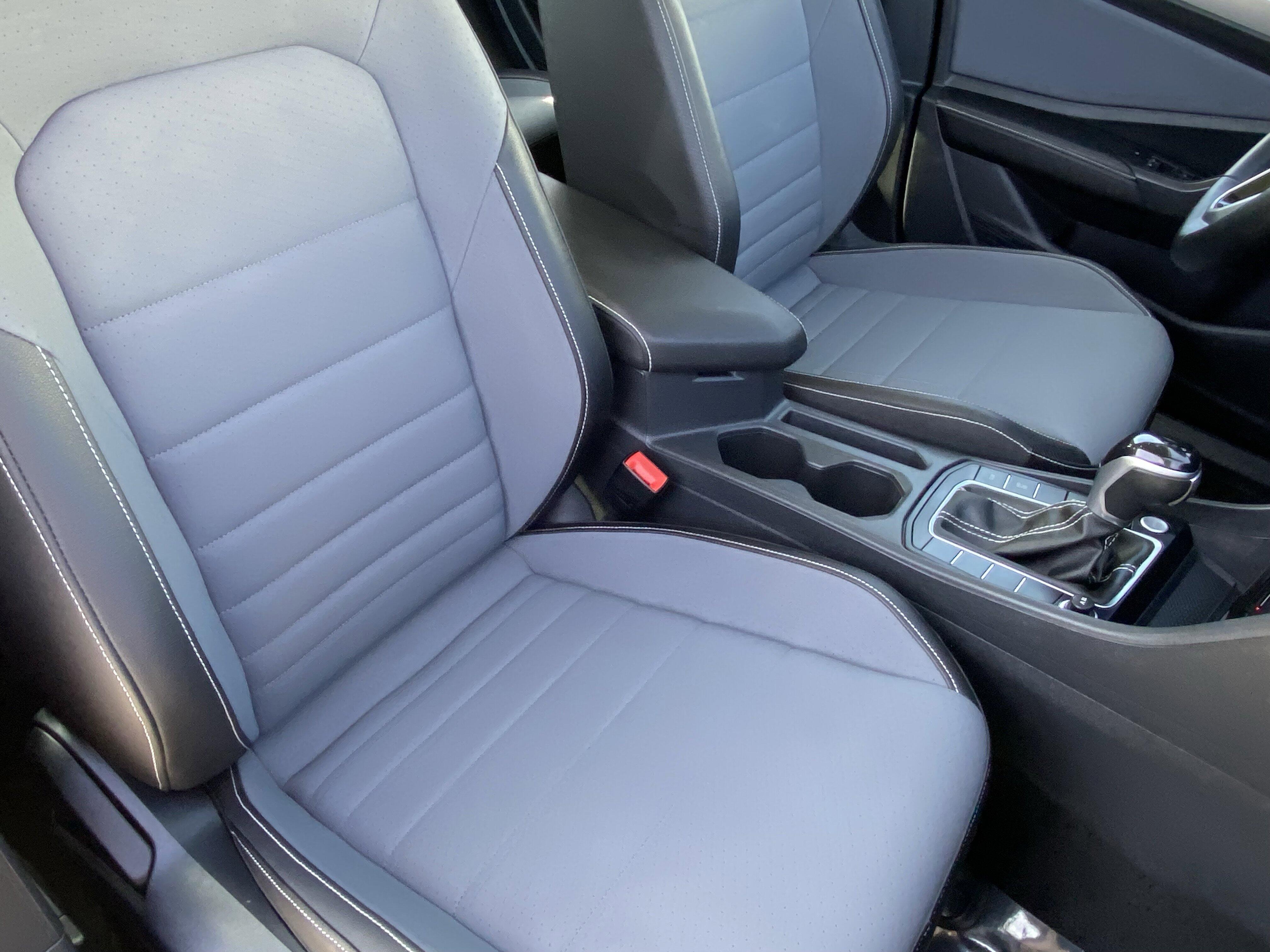 2025 Volkswagen Jetta SE - Photo 11