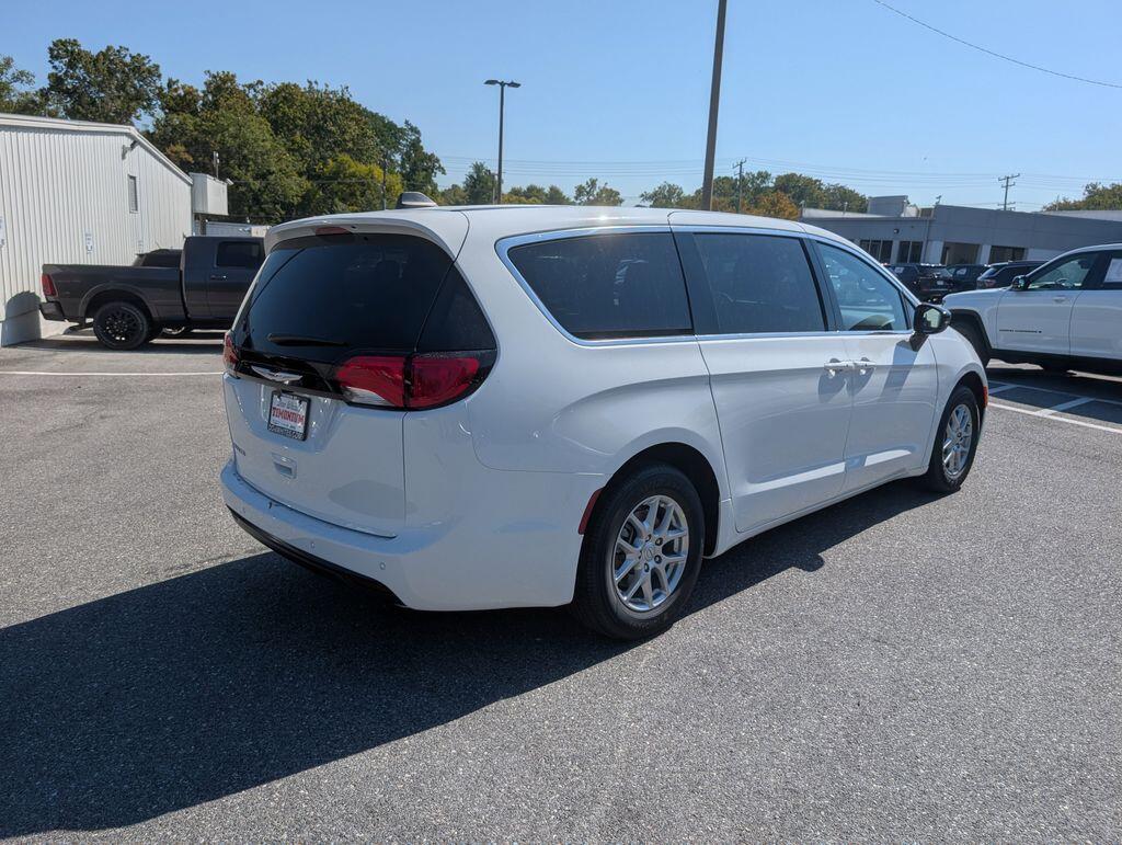 2026 Chrysler Voyager LX - Photo 26