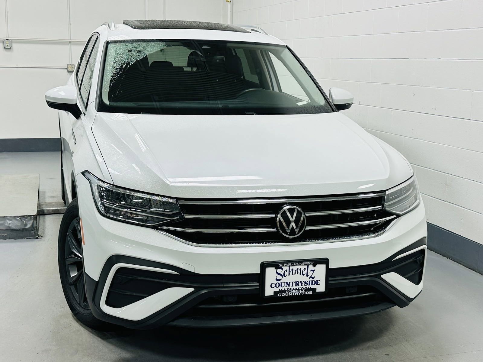 Used 2023 Volkswagen Tiguan SE with VIN 3VVNB7AX4PM025058 for sale in Maplewood, Minnesota