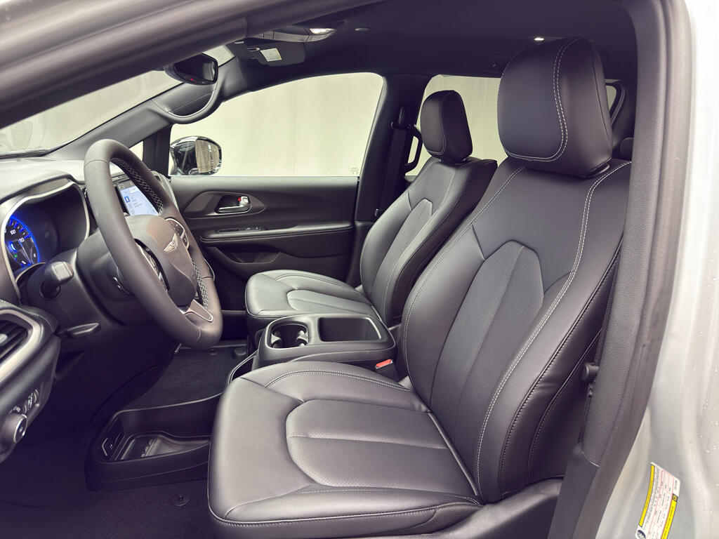 2026 Chrysler Pacifica Select - Photo 7