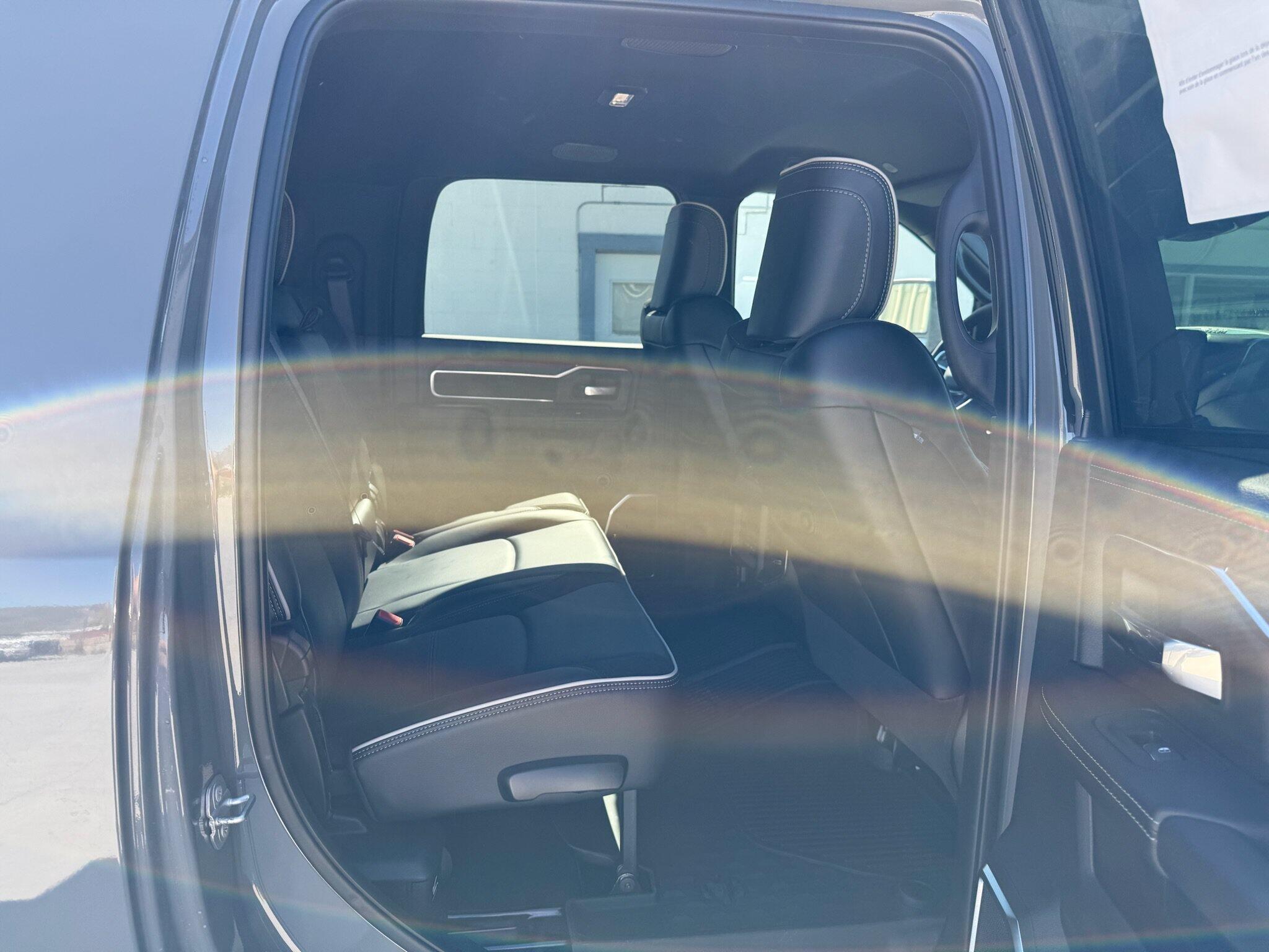 2026 RAM 3500 Laramie - Photo 17