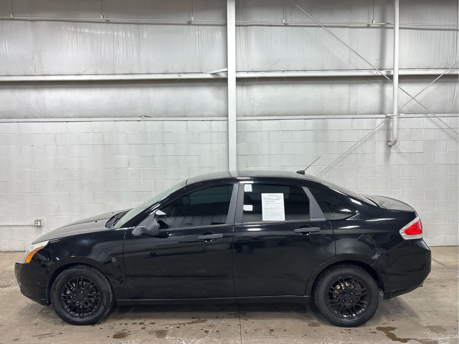 Used 2010 Ford Focus SE with VIN 1FAHP3FN6AW154526 for sale in Wilmington, OH