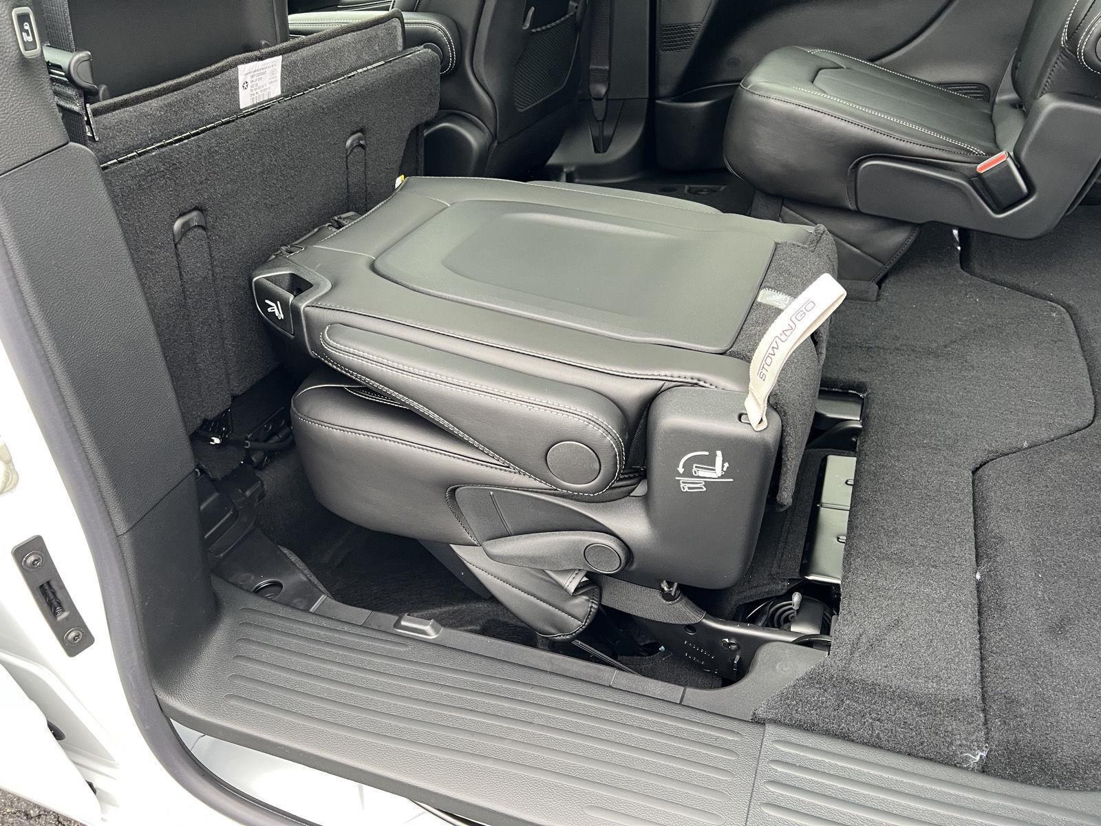 2026 Chrysler Pacifica Select - Photo 53