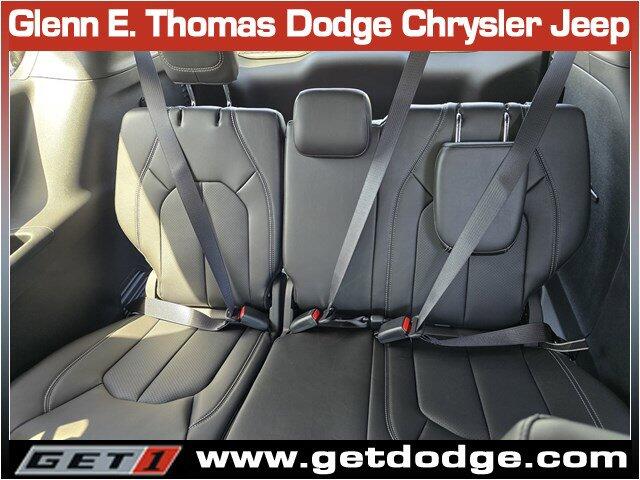 2025 Chrysler Pacifica Select - Photo 13