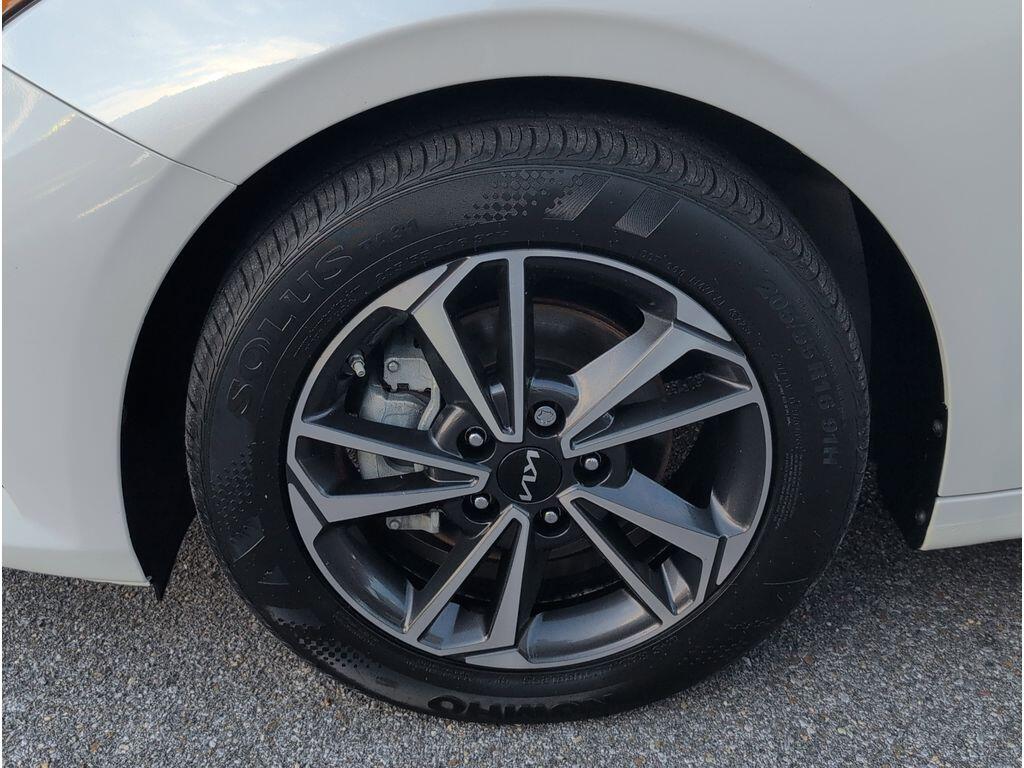 2024 Kia Forte LXS - Photo 9