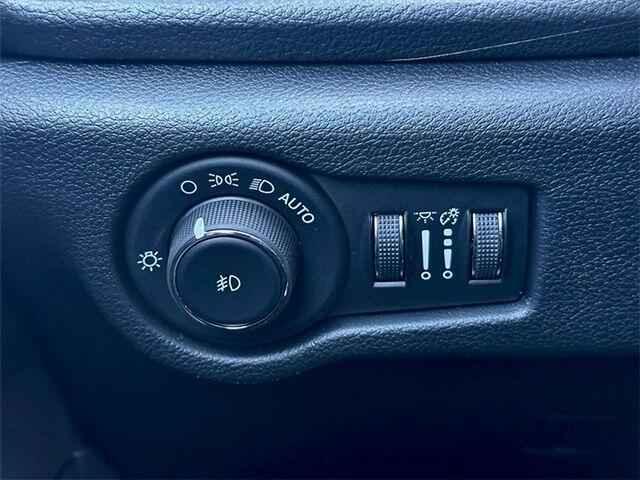2025 Chrysler Pacifica Select - Photo 15