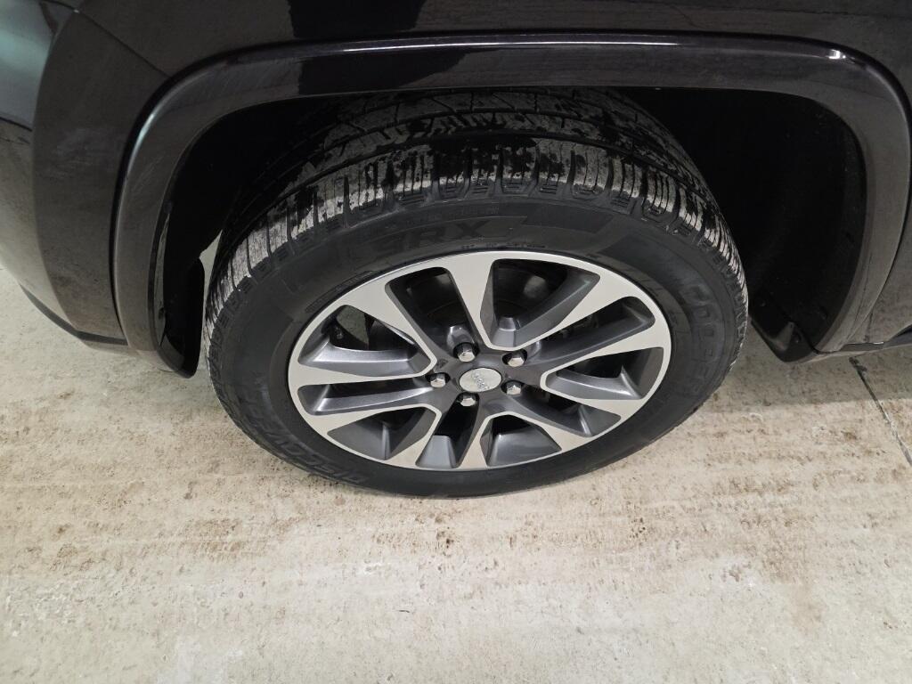 Used 2018 Jeep Grand Cherokee Overland with VIN 1C4RJFCG6JC320956 for sale in Cedarburg, WI