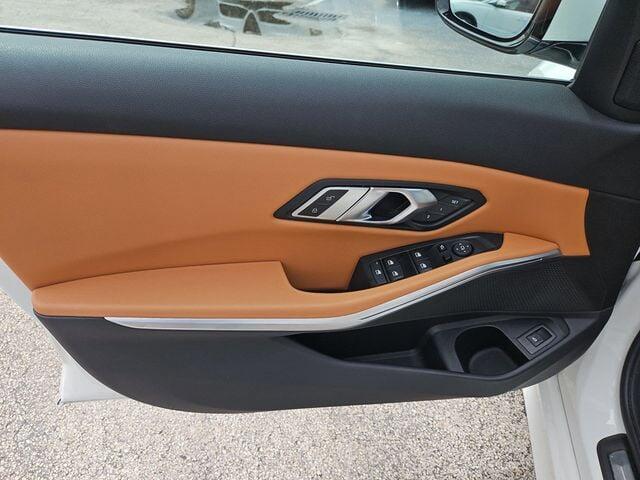 2022 BMW 3 Series 330i - Photo 23