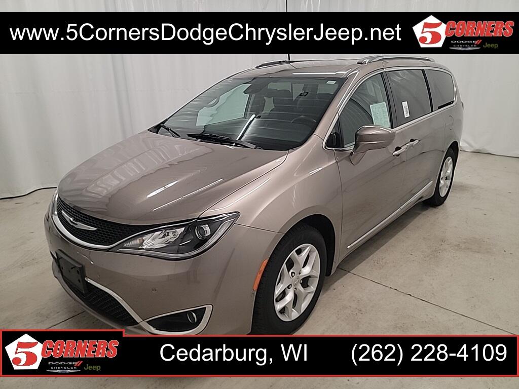 Used 2018 Chrysler Pacifica Touring L Plus with VIN 2C4RC1EG7JR182281 for sale in Cedarburg, WI