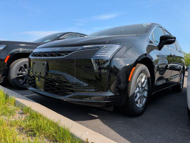 2027 Chrysler Pacifica Select's photo