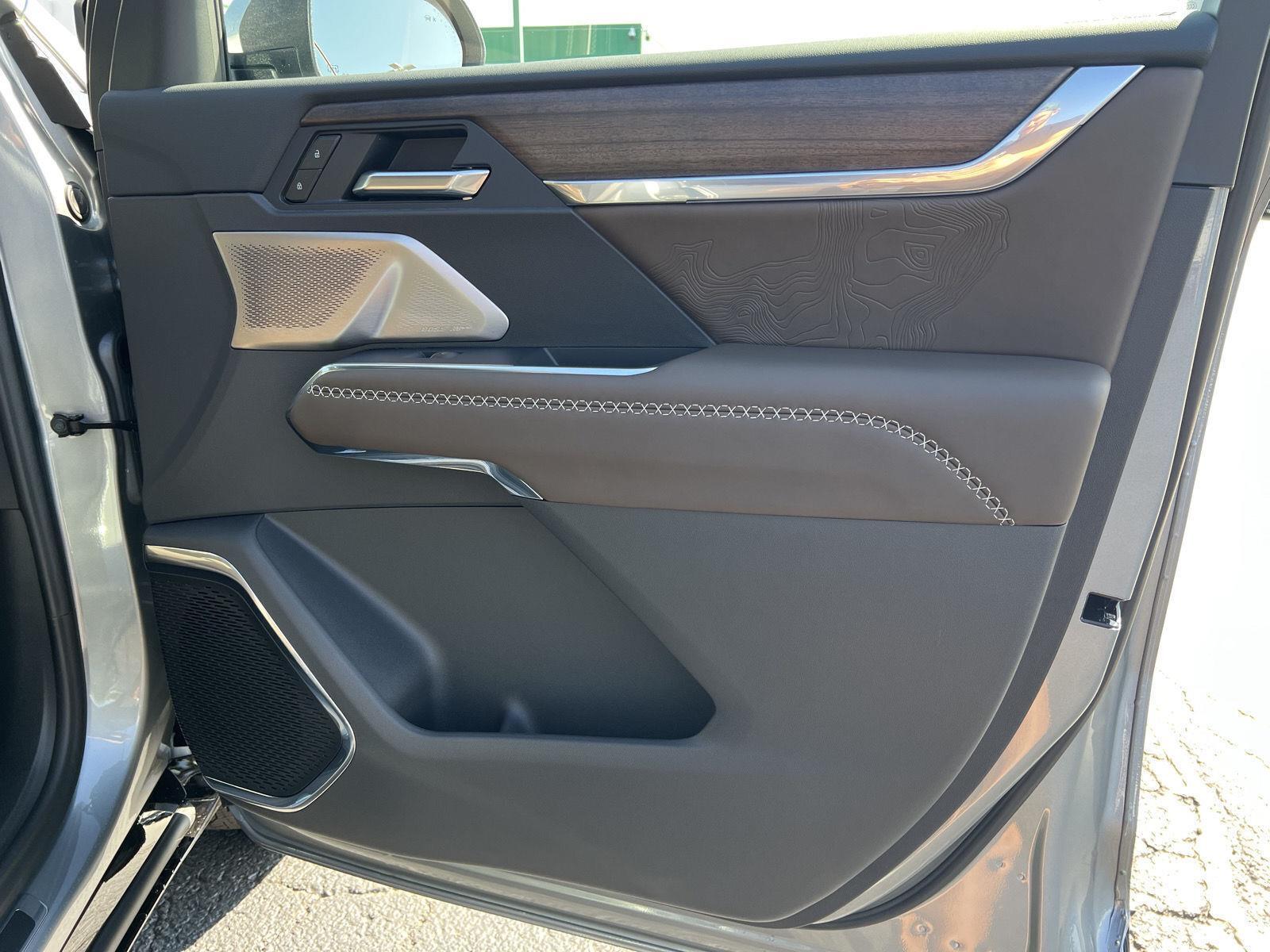 2027 GMC Acadia Denali Ultimate - Photo 19