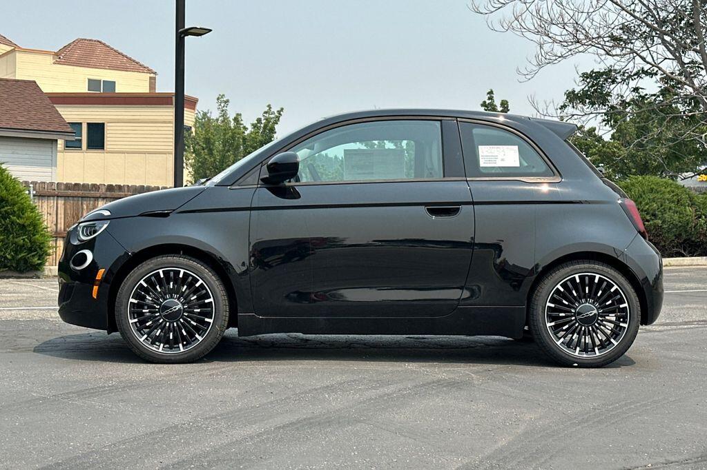 2026 FIAT 500e Base - Photo 9