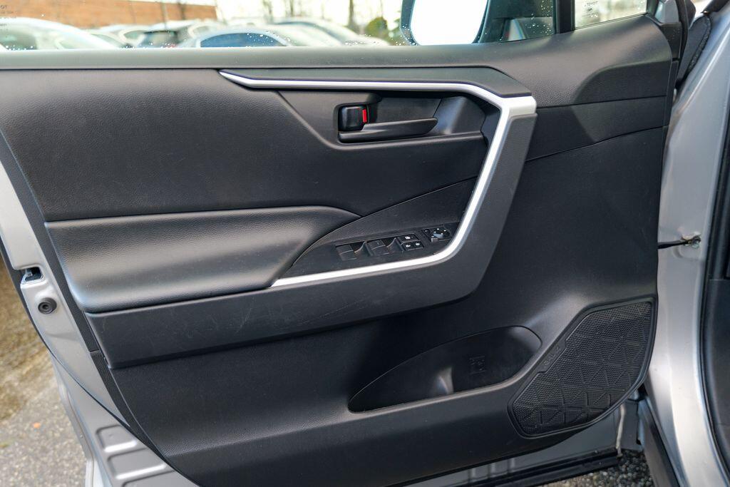 2024 Toyota RAV4 LE - Photo 16