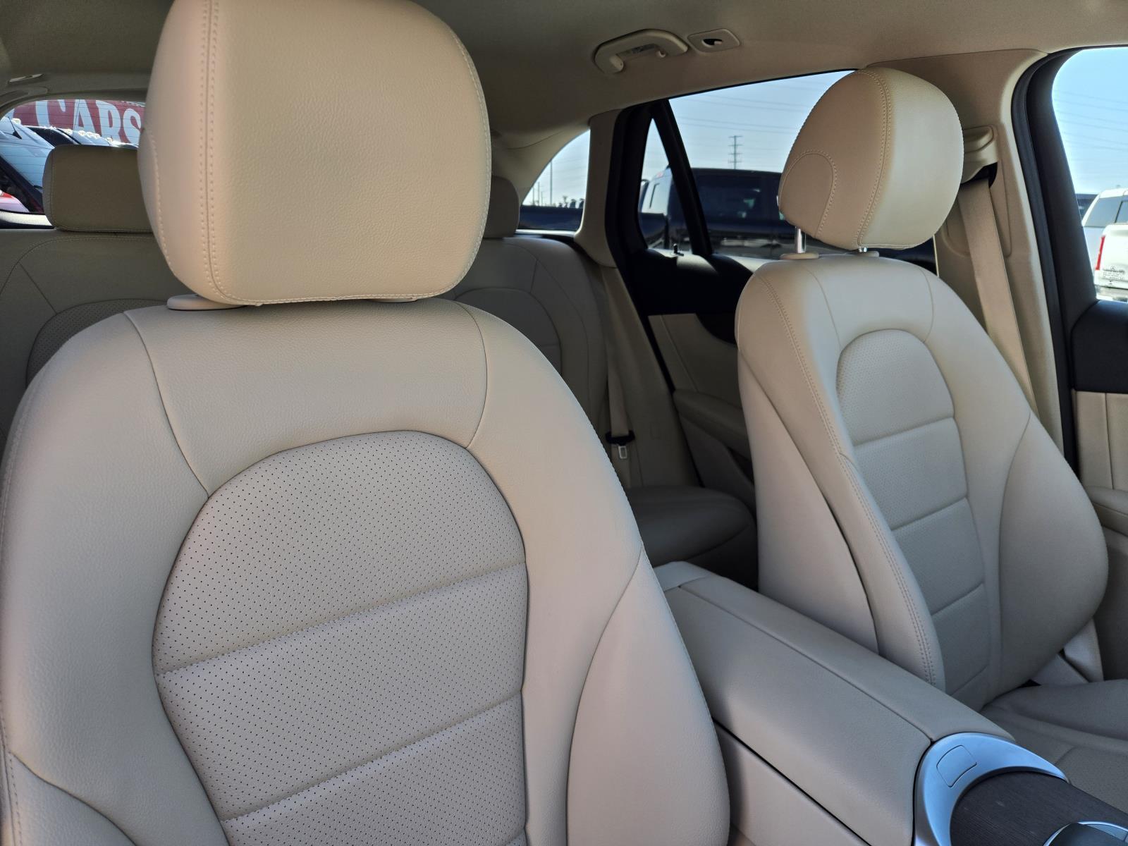 2022 Mercedes-Benz GLC GLC300 - Photo 29