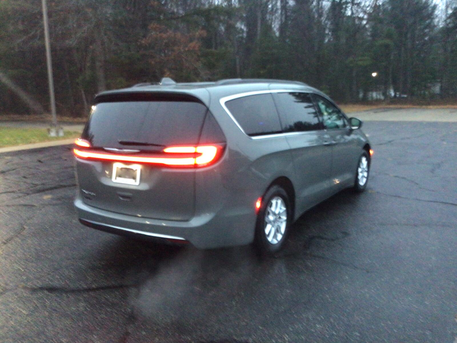 2022 Chrysler Pacifica Touring L - Photo 6