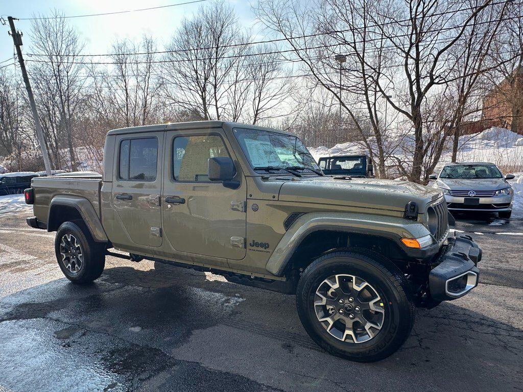 2026 Jeep Gladiator Sahara Auto's photo