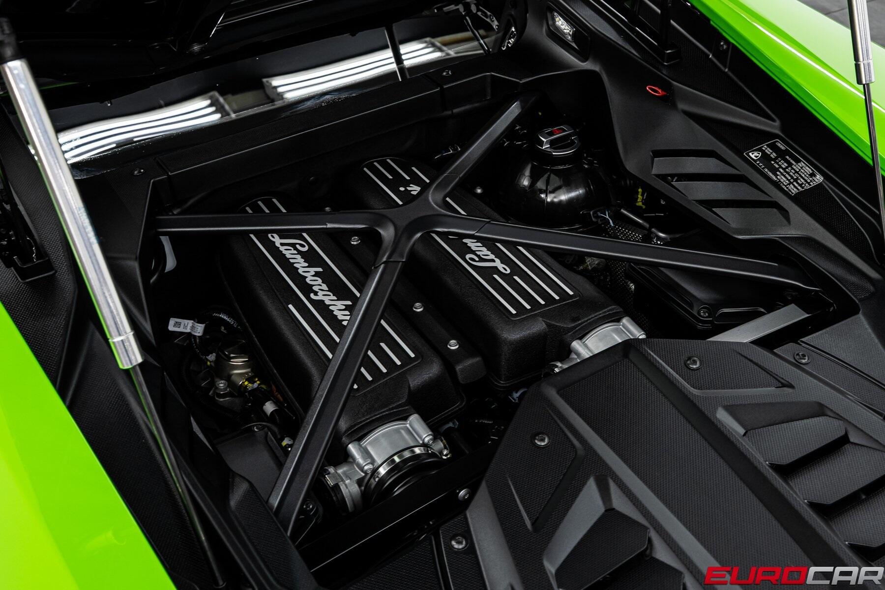 2023 Lamborghini Huracan EVO RWD *HIGH GLOSS BLACK STYLE PACKAGE* Image 17