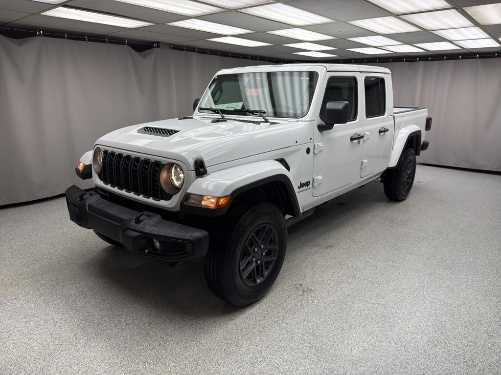 2026 Jeep Gladiator Sport S's photo
