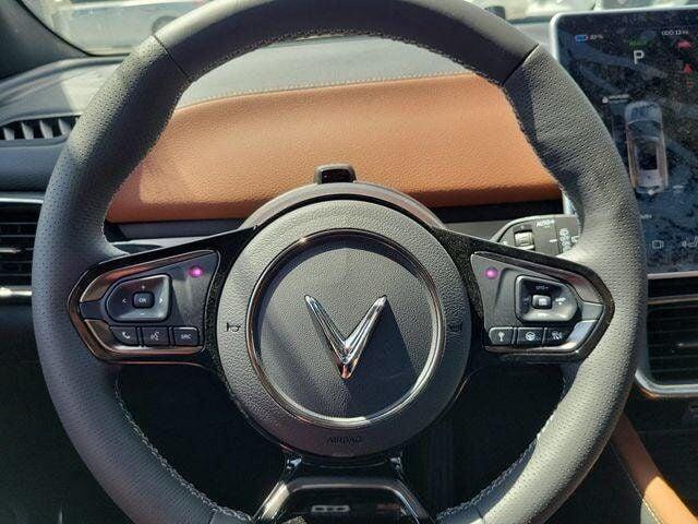 2025 VinFast VF 8 Plus - Photo 11