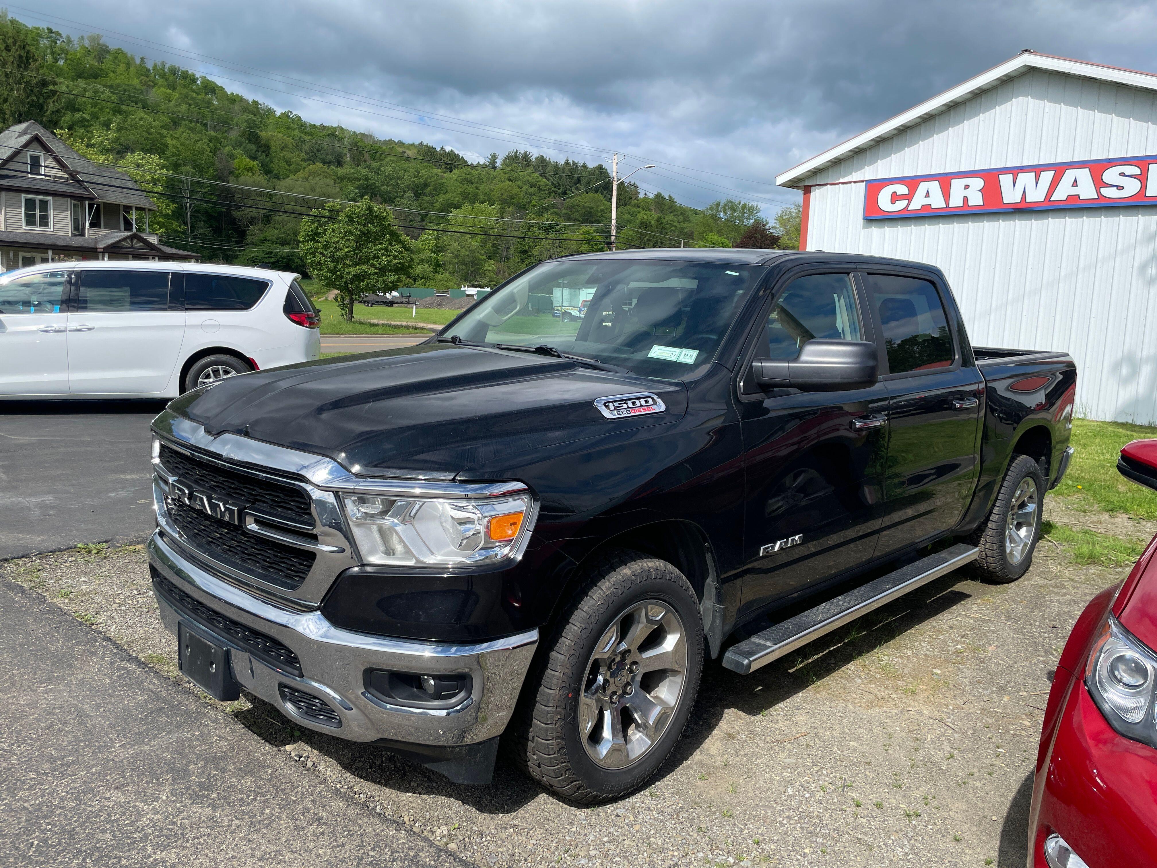 2020 RAM 1500 Big Horn/Lone Star 4x4 Crew Cab 5'7's photo