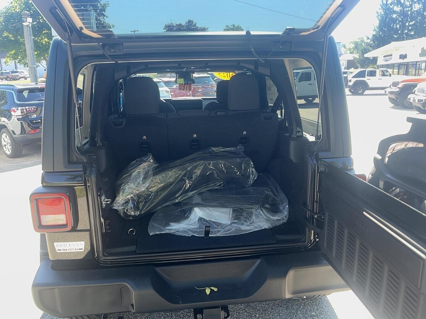 2025 Jeep Wrangler 4-Door Sport S - Photo 19