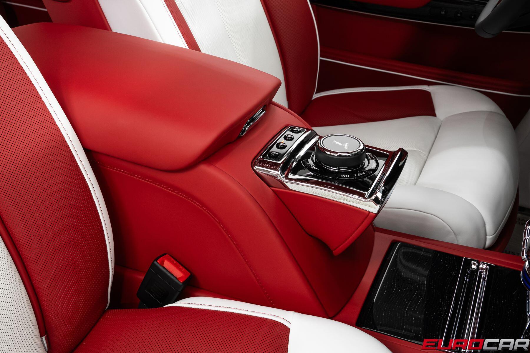2023 Rolls-Royce Phantom EWB *CASCADE GOLD PASSENGER FASCIA*Image 34