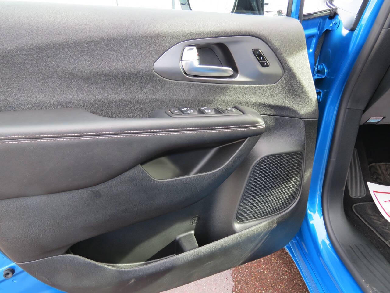 2026 Chrysler Pacifica Select - Photo 8