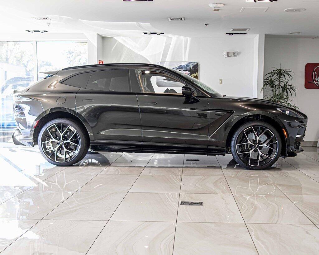 2026 Aston Martin DBX 707 - Photo 9