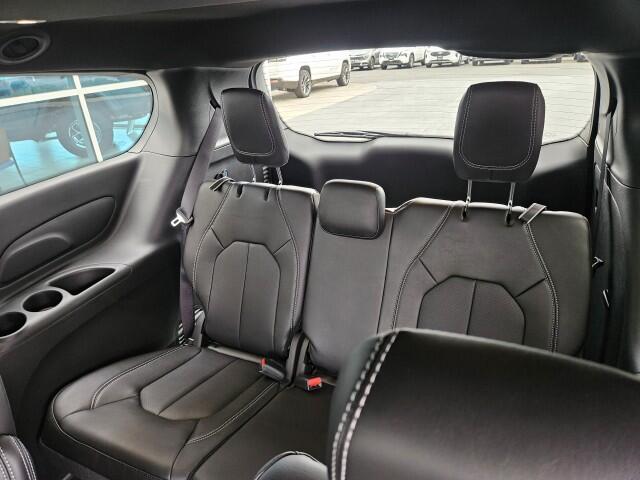 2026 Chrysler Pacifica Select - Photo 13