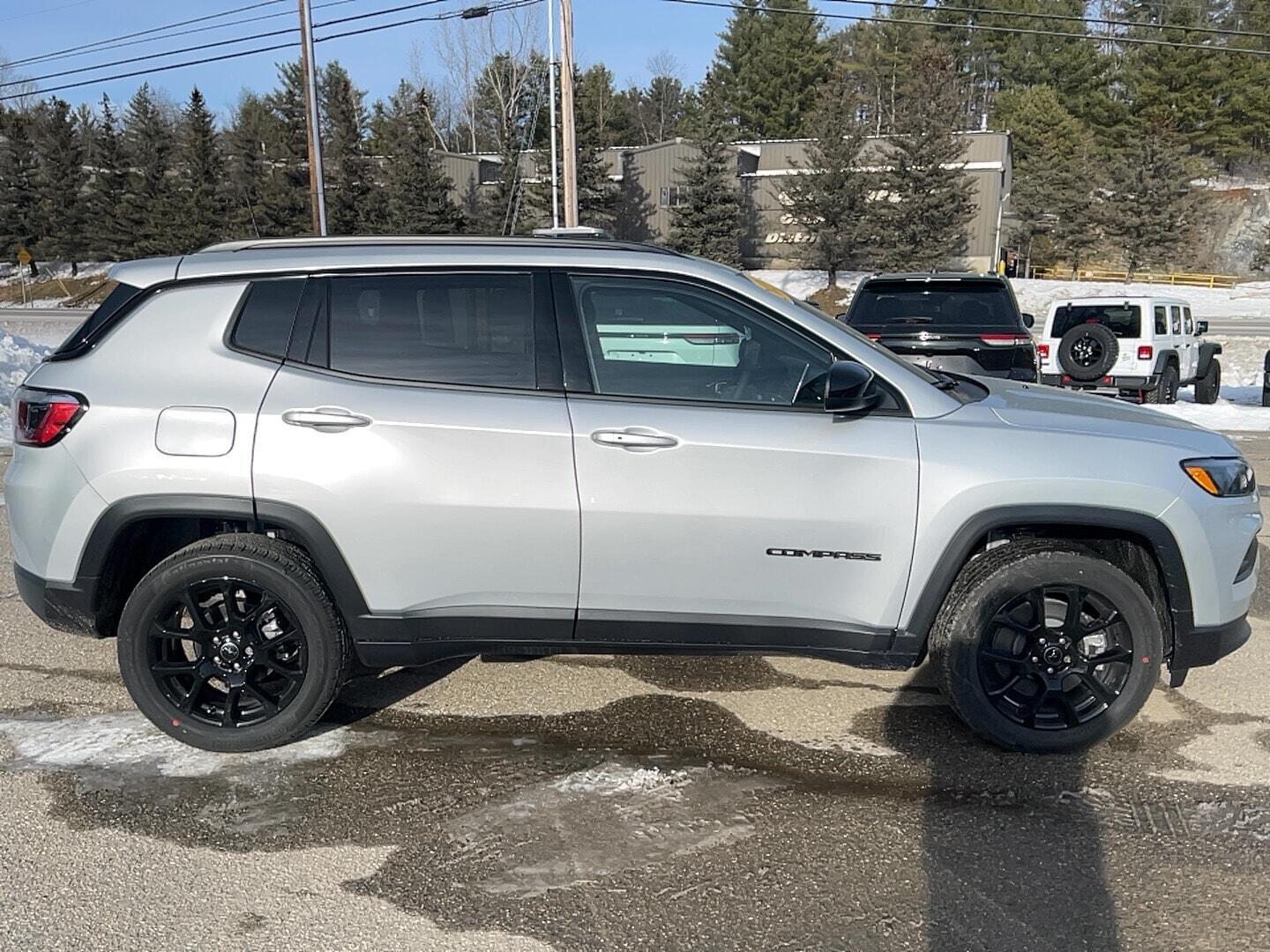 View vehicle photo 4