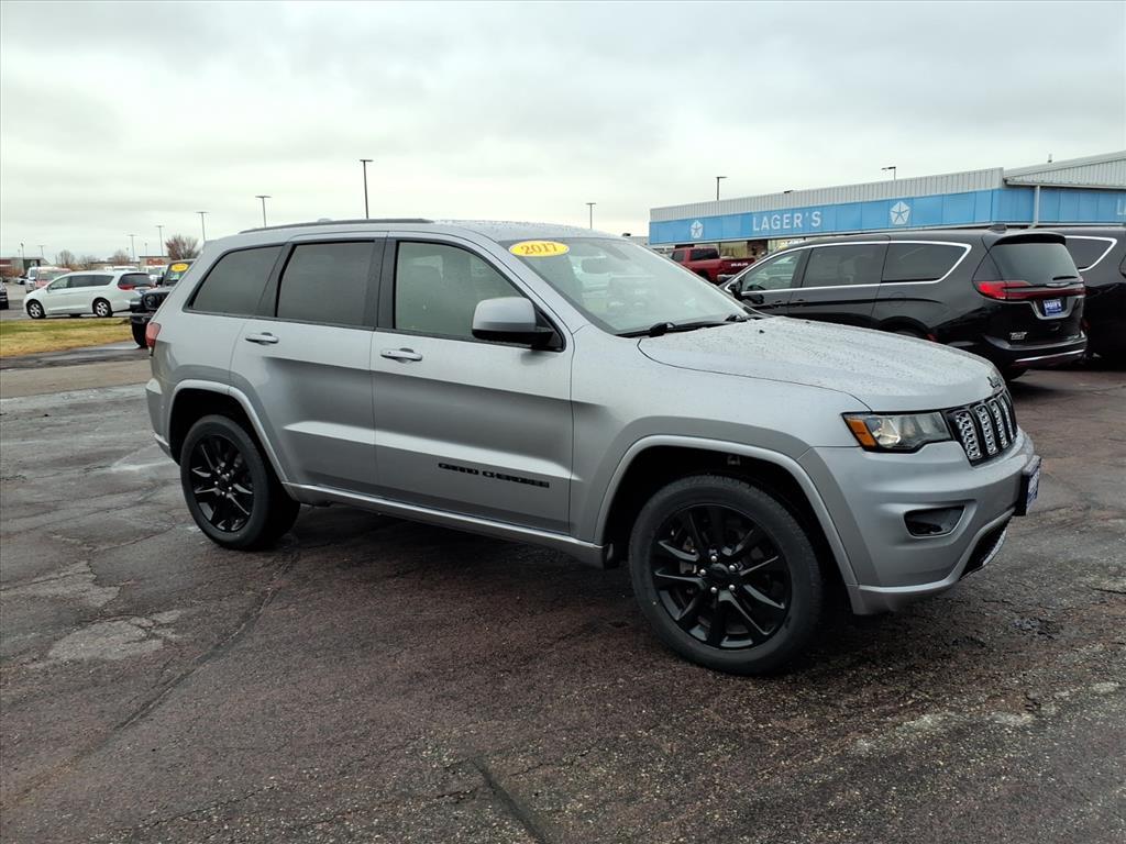 Used 2017 Jeep Grand Cherokee Altitude with VIN 1C4RJFAG0HC704180 for sale in Mankato, Minnesota