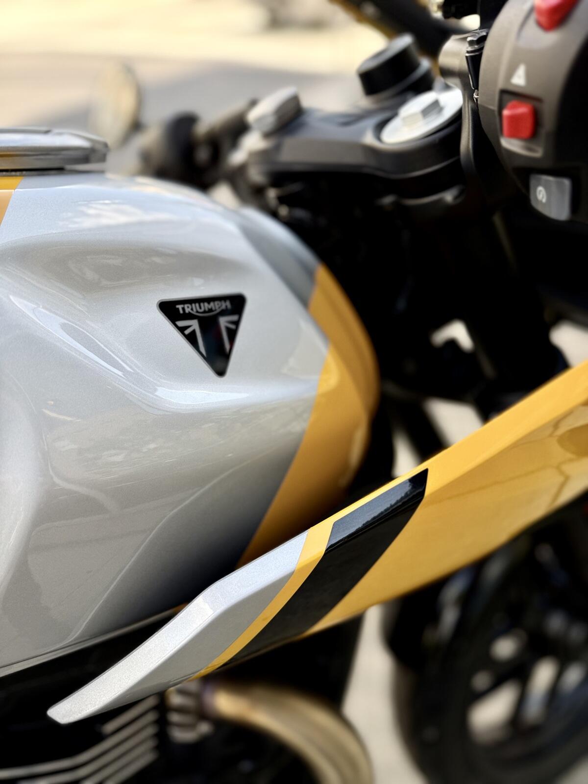 New 2026 Triumph THRUXTON 400 