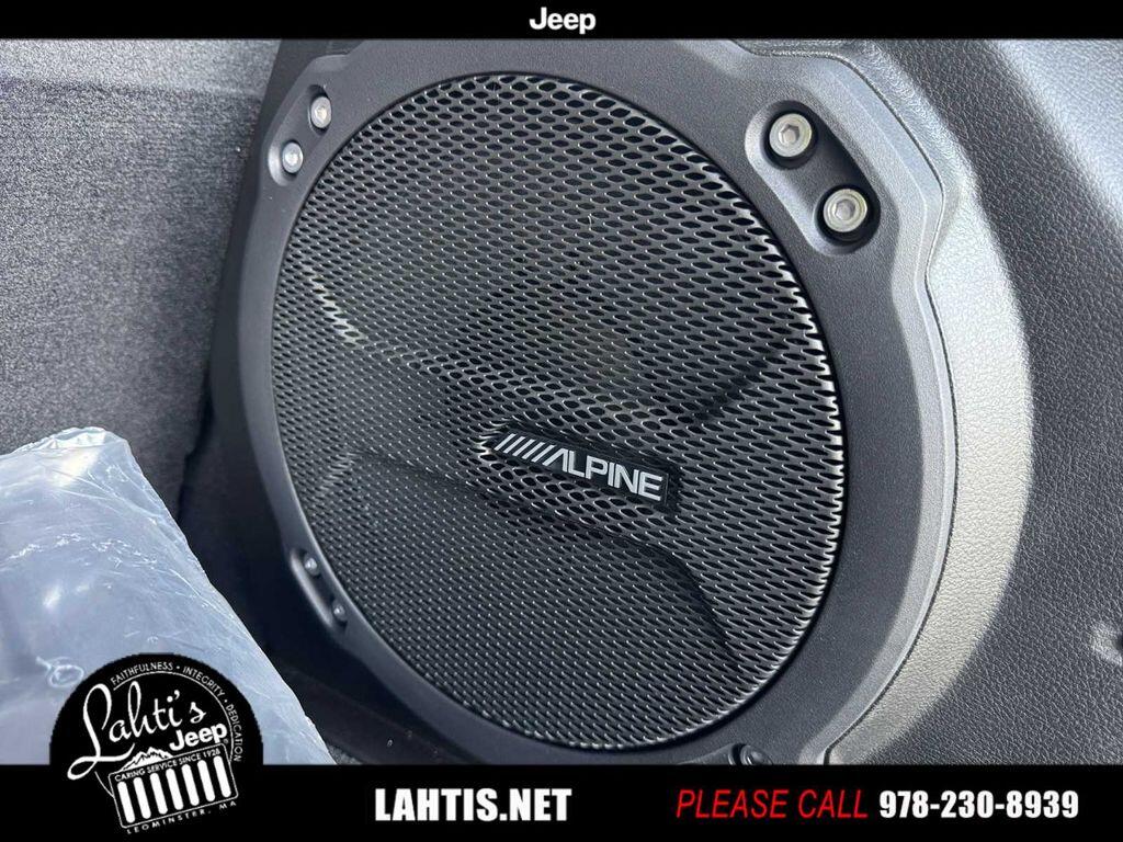 2025 Jeep Wrangler 4-Door Sahara - Photo 27