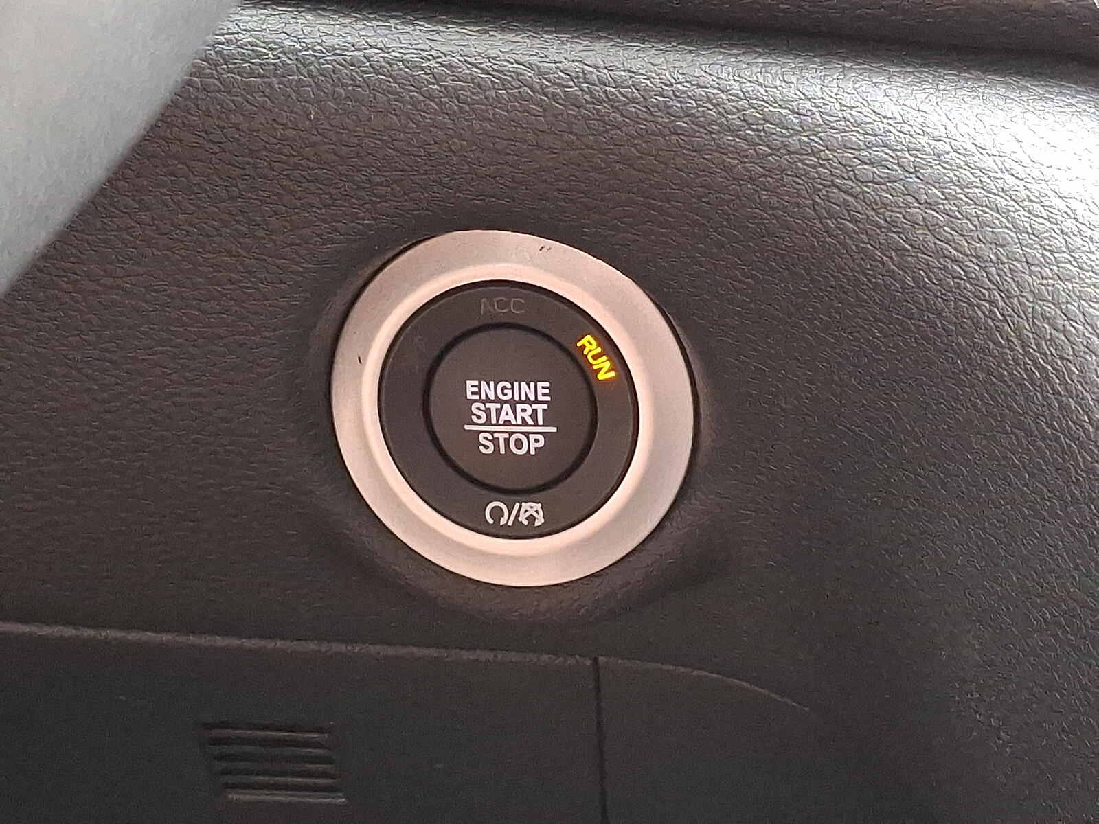 2025 Chrysler Pacifica Select - Photo 15