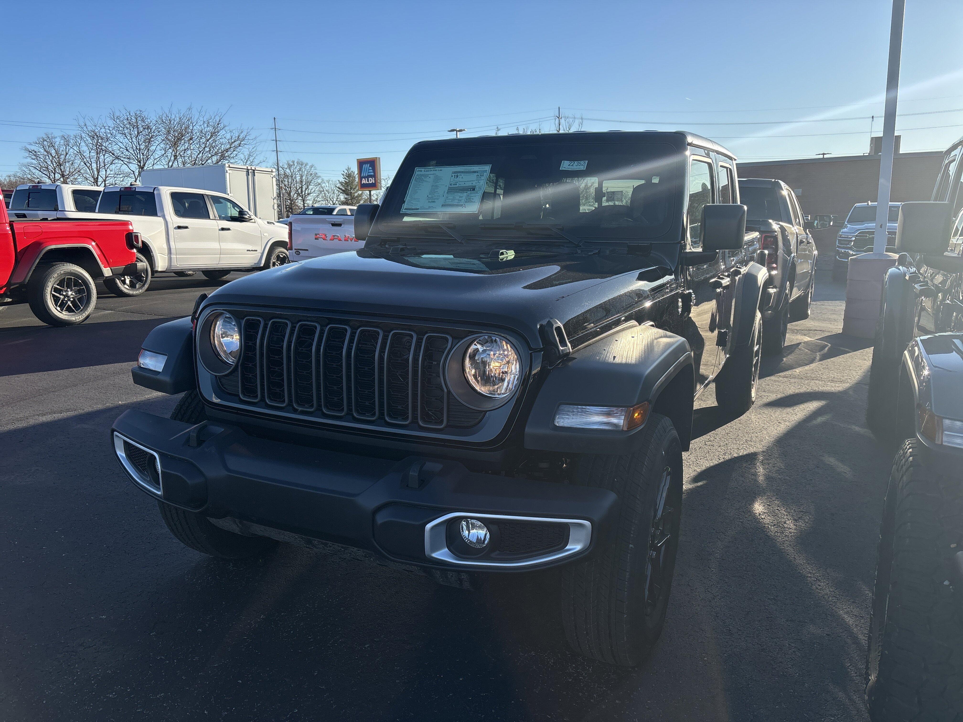 2026 Jeep Gladiator Sport S's photo