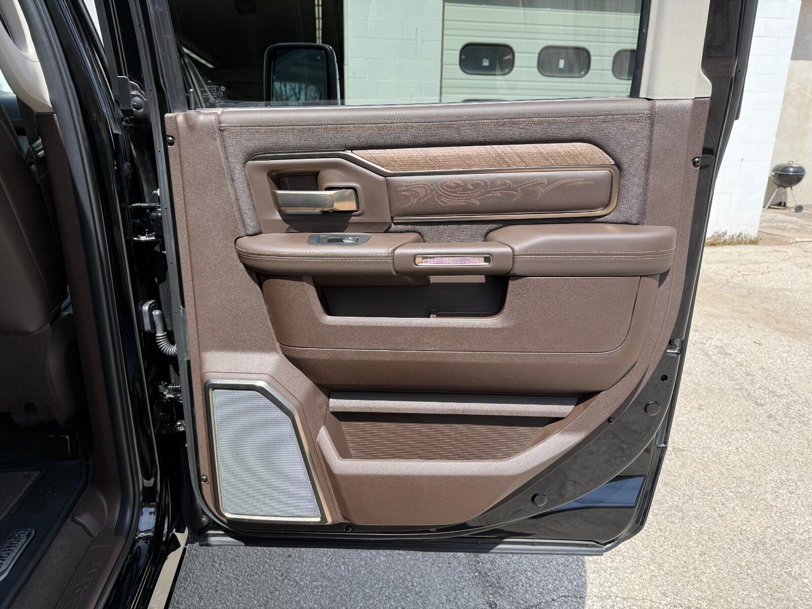 2025 RAM 2500 Limited - Photo 16