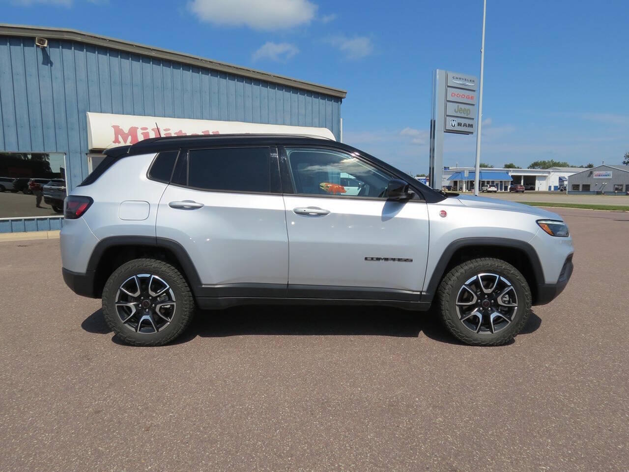 2025 Jeep Compass Trailhawk 4x4 4dr SUV
