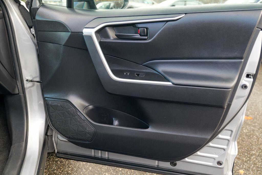 2024 Toyota RAV4 LE - Photo 30