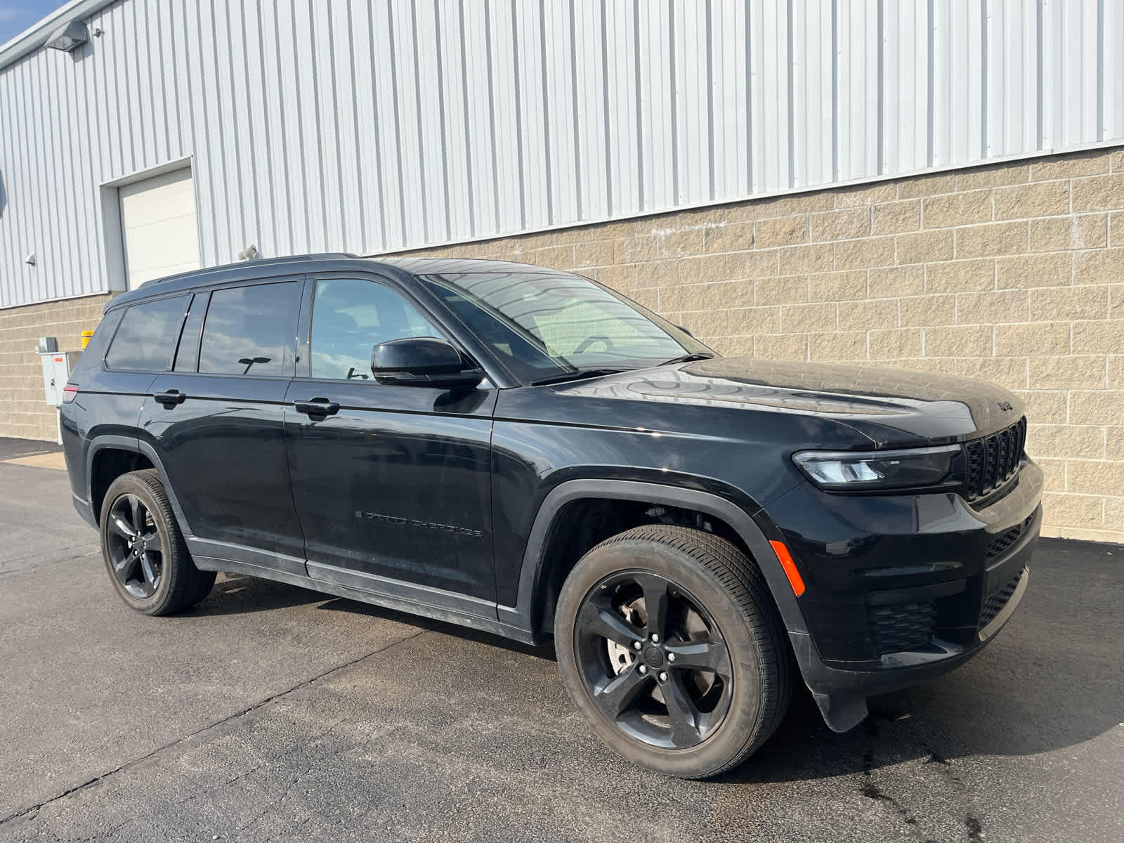 Used 2023 Jeep Grand Cherokee L Altitude with VIN 1C4RJKAG0P8825625 for sale in Wilmington, OH