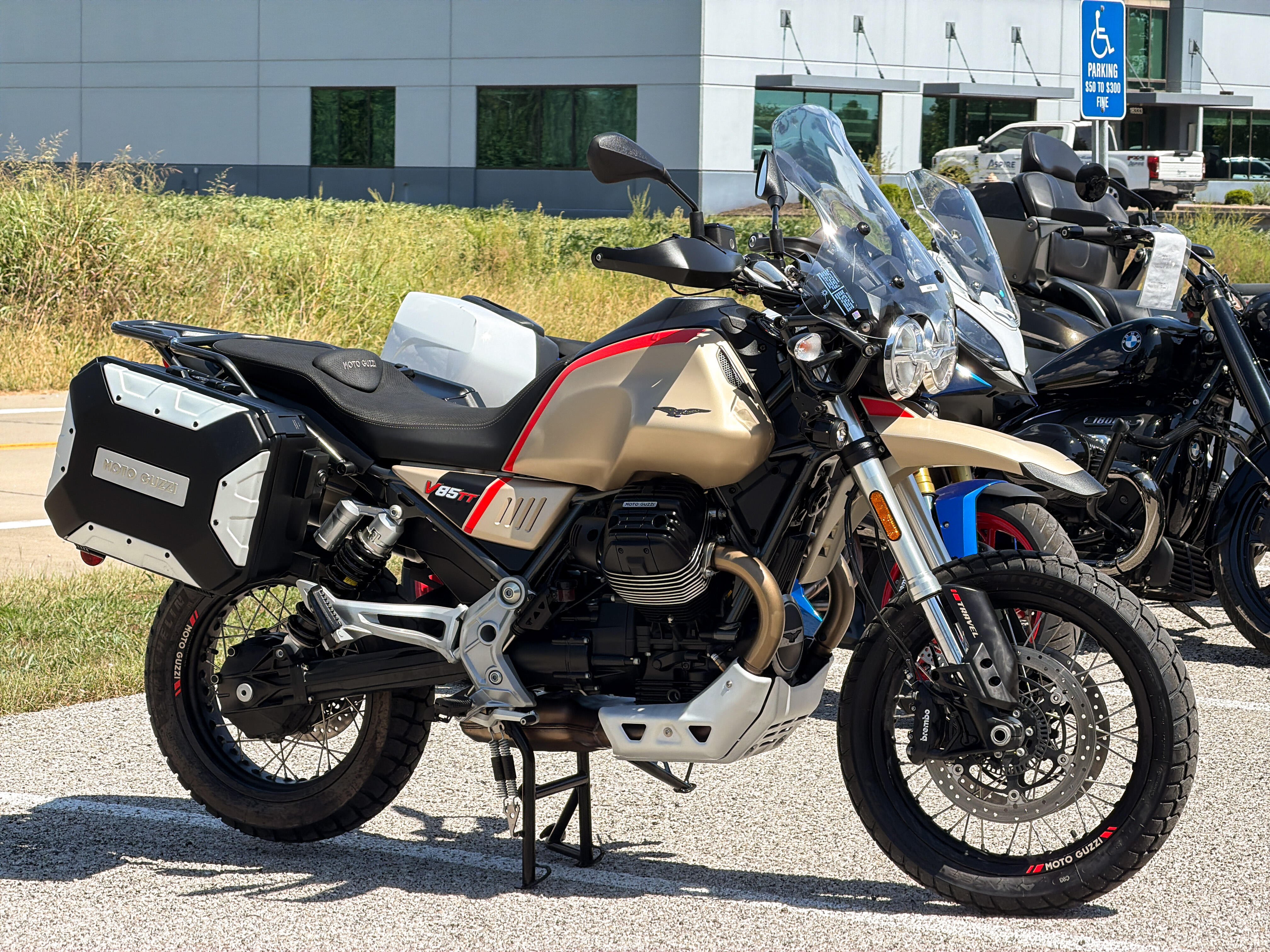 2020 MOTO GUZZI V85TT TRAVEL